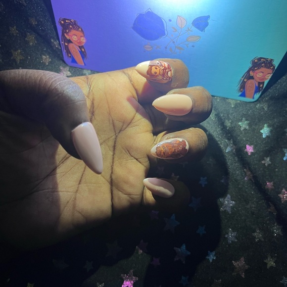 Boutique Sage Custom Press-On Nails - Cream and Gold - Picture 3 of 13